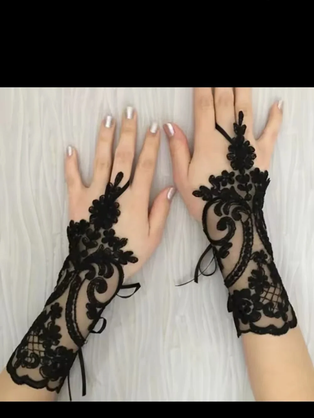 nwot Lace Fingerless Gloves with Floral Appliqué